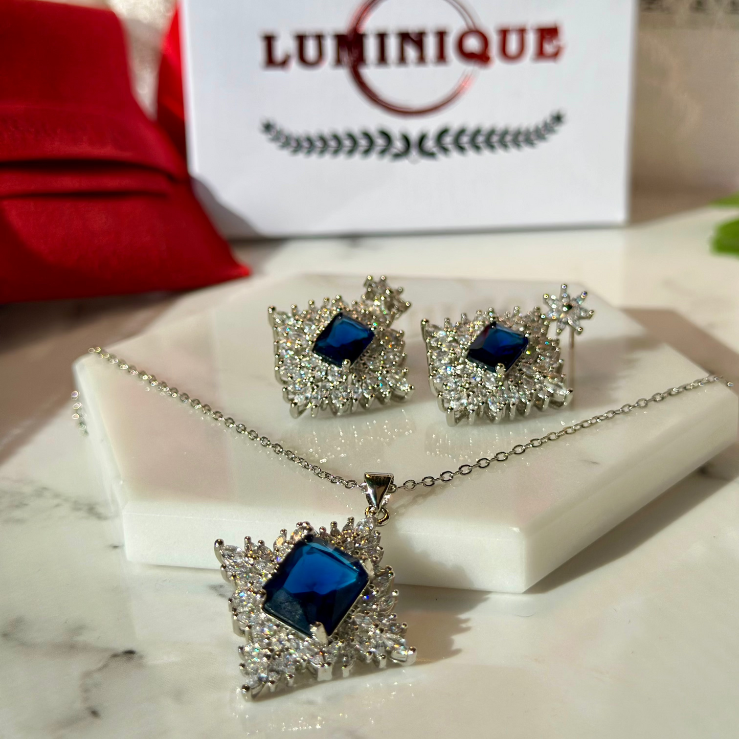 Exquisite Dark Blue Stone Set (Platinum Plated)