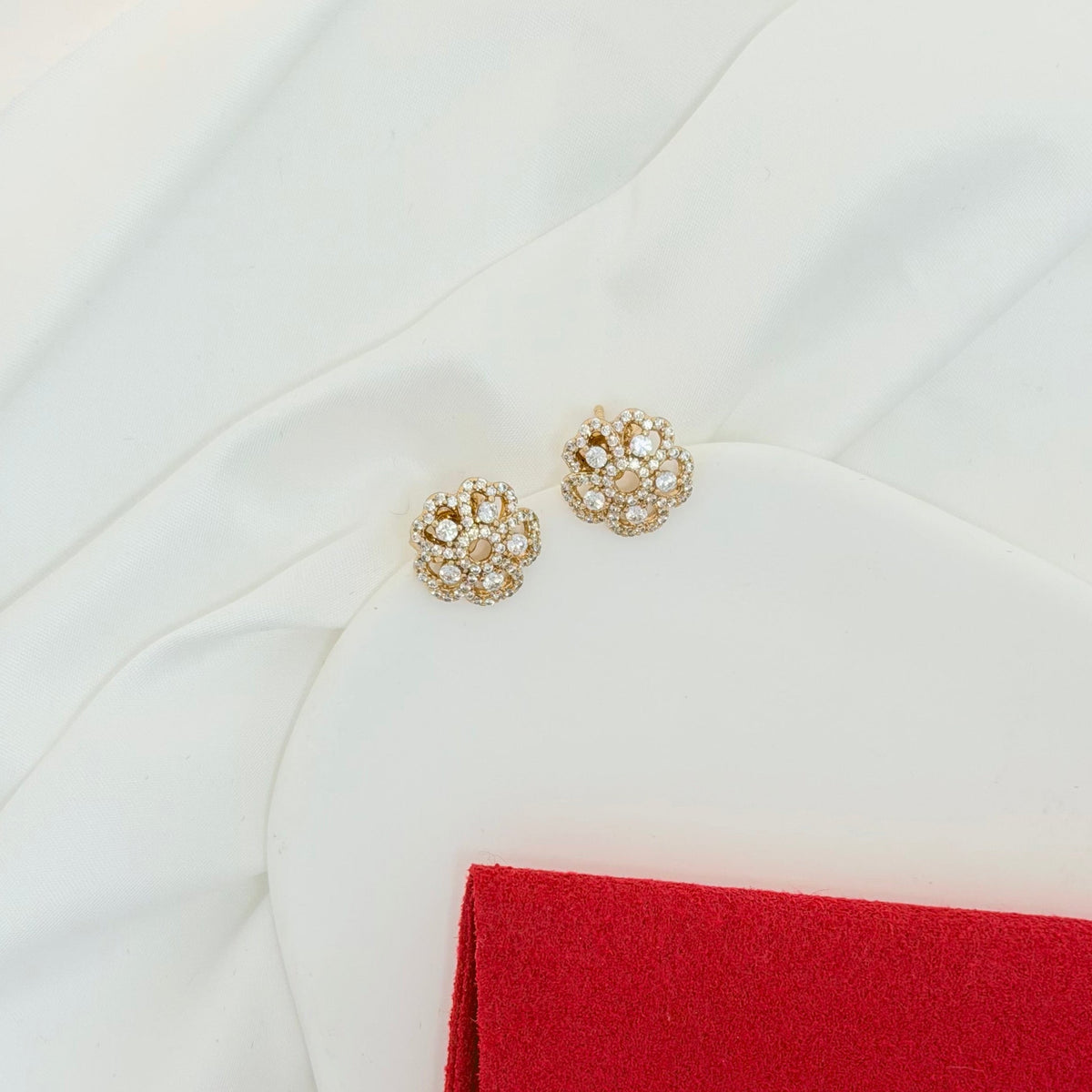 Bloom royale | Studs