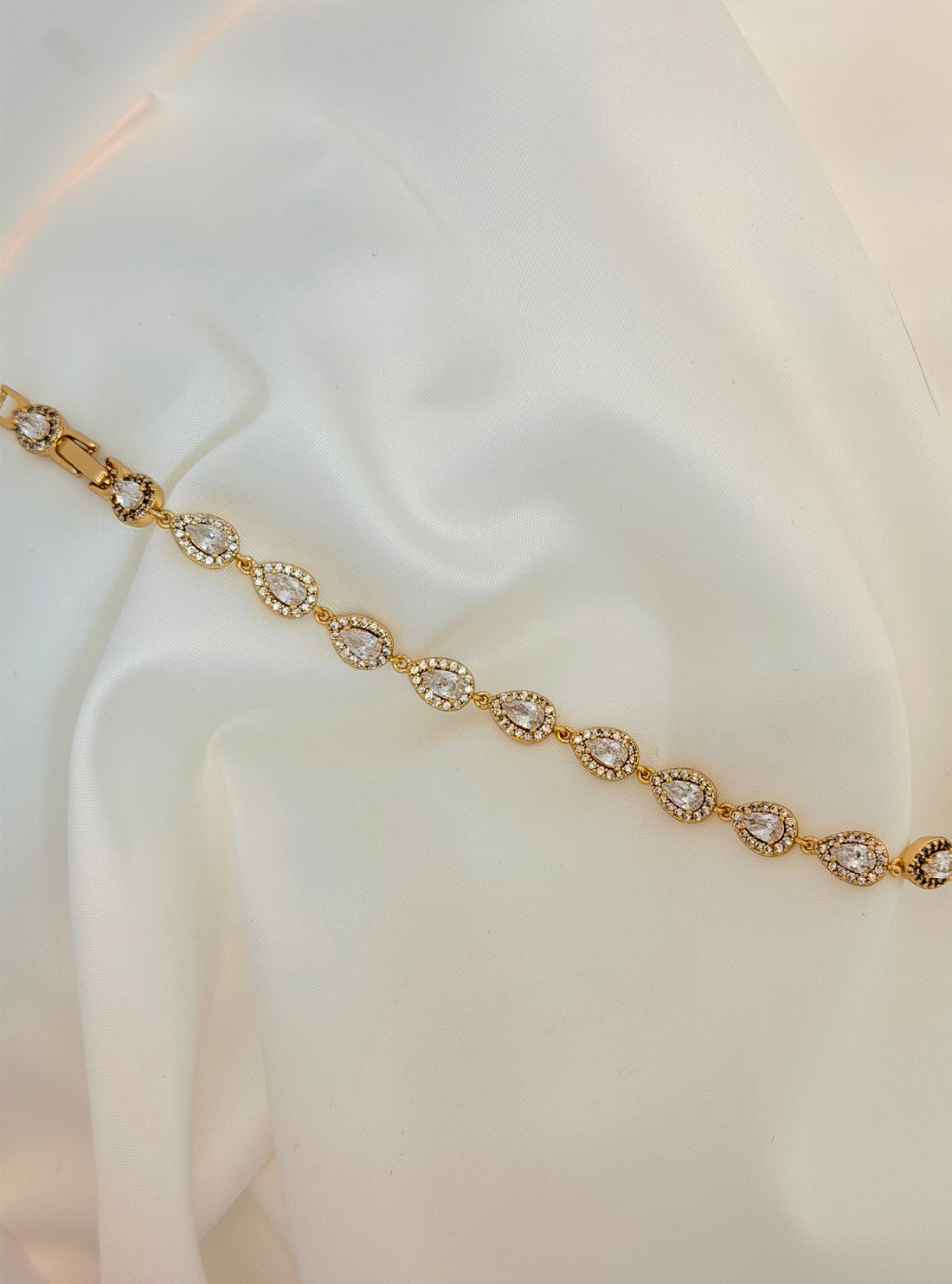 Clear Teardrop | Bracelet