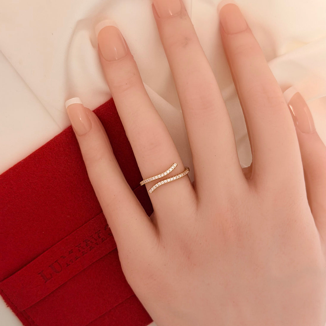 Dainty Loop | Ring