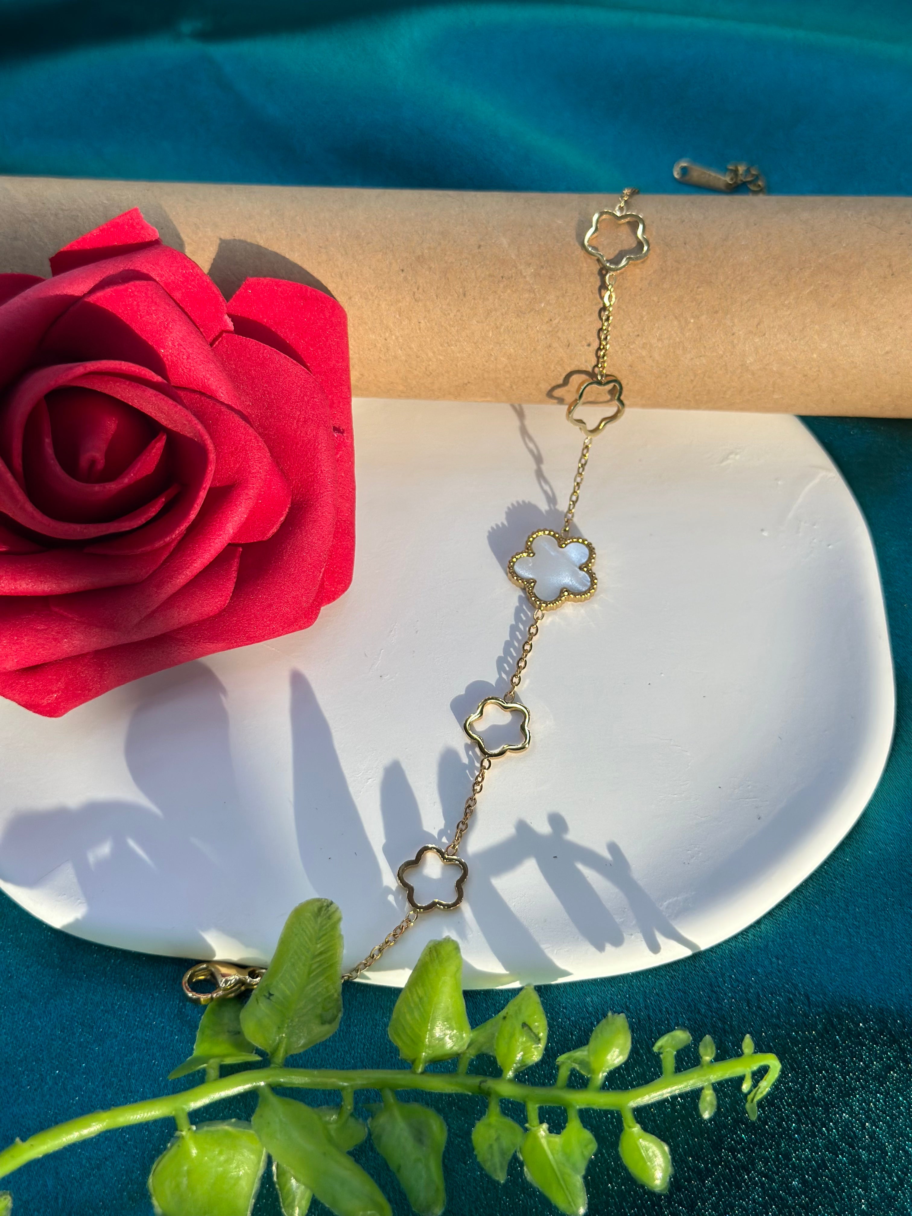 White Daisy Bracelet
