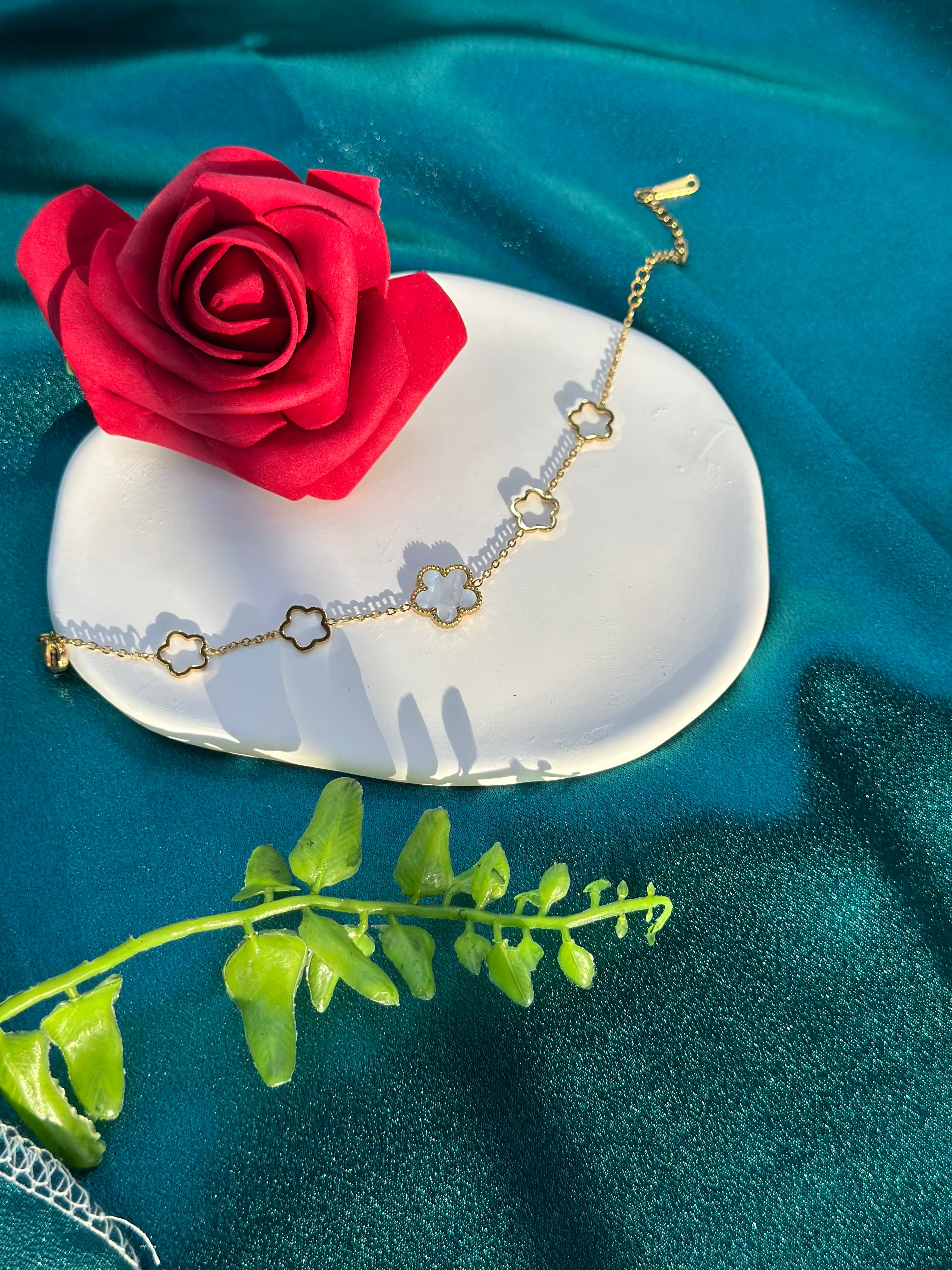 White Daisy Bracelet