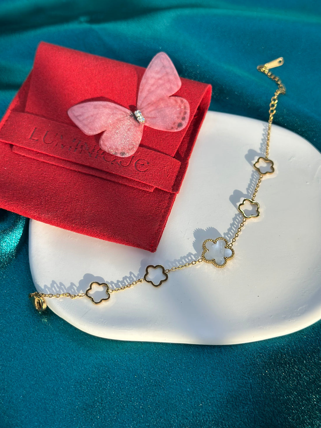 White Daisy Bracelet