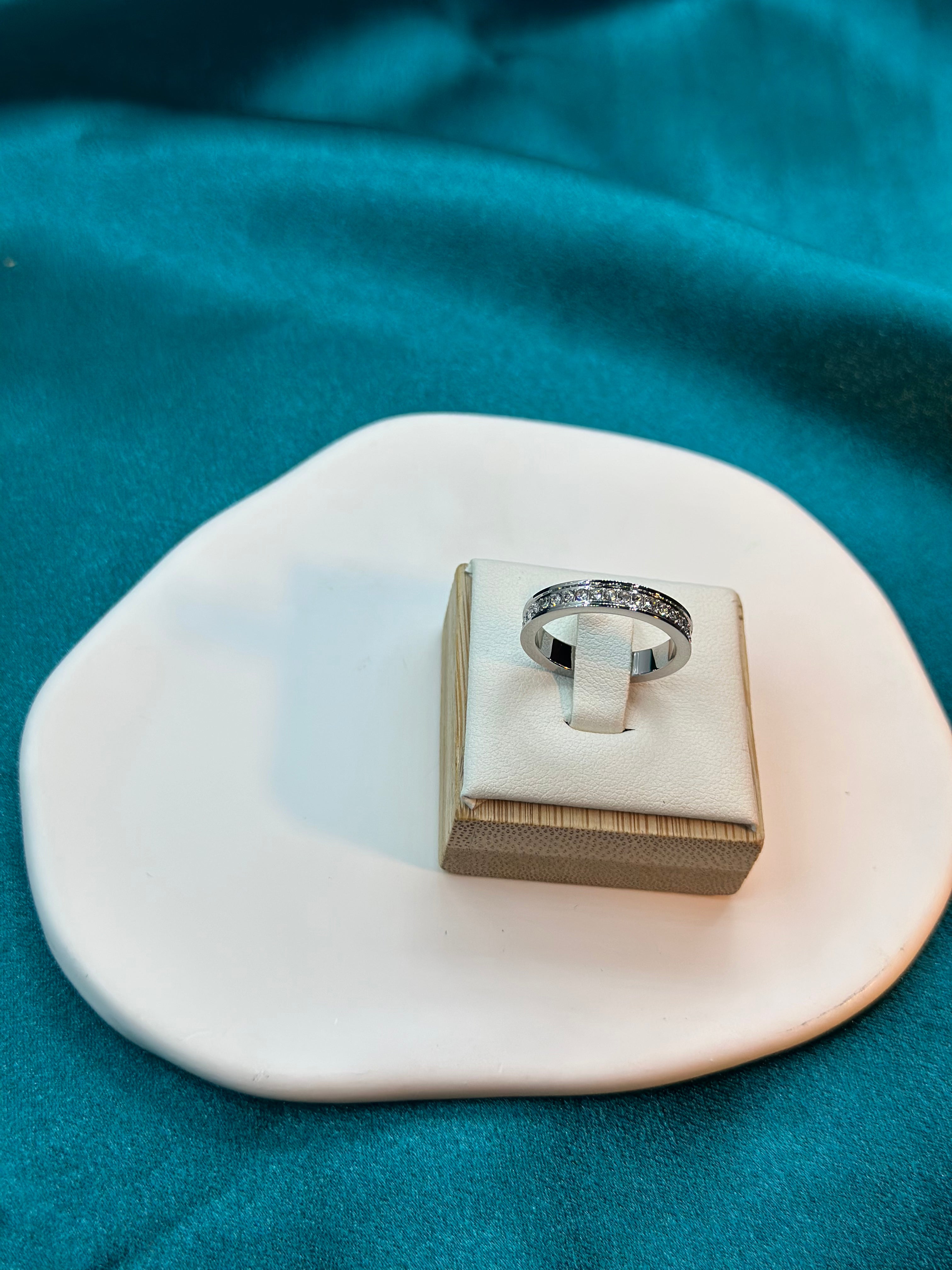 Sole Band Ring