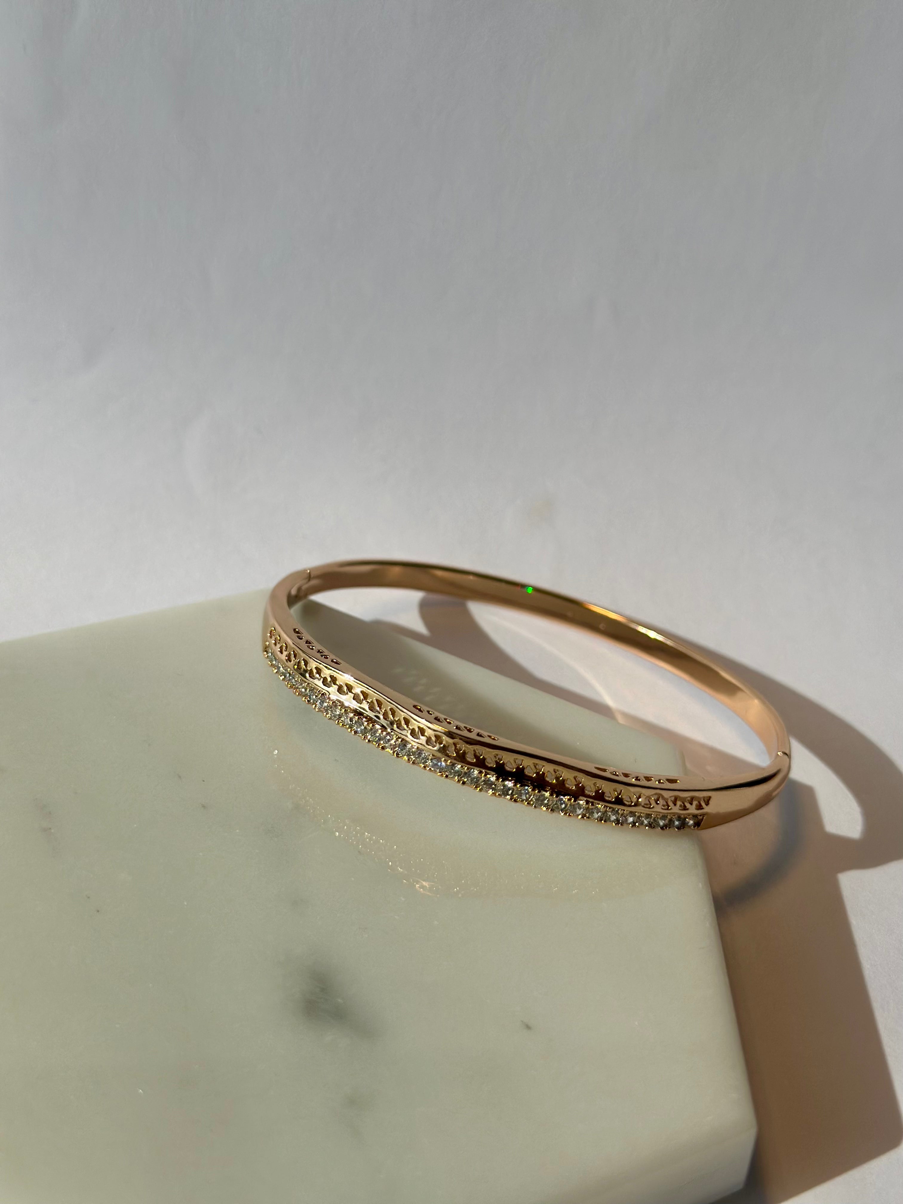 Curved Openable Bangle (18K PVD Gold Plated)