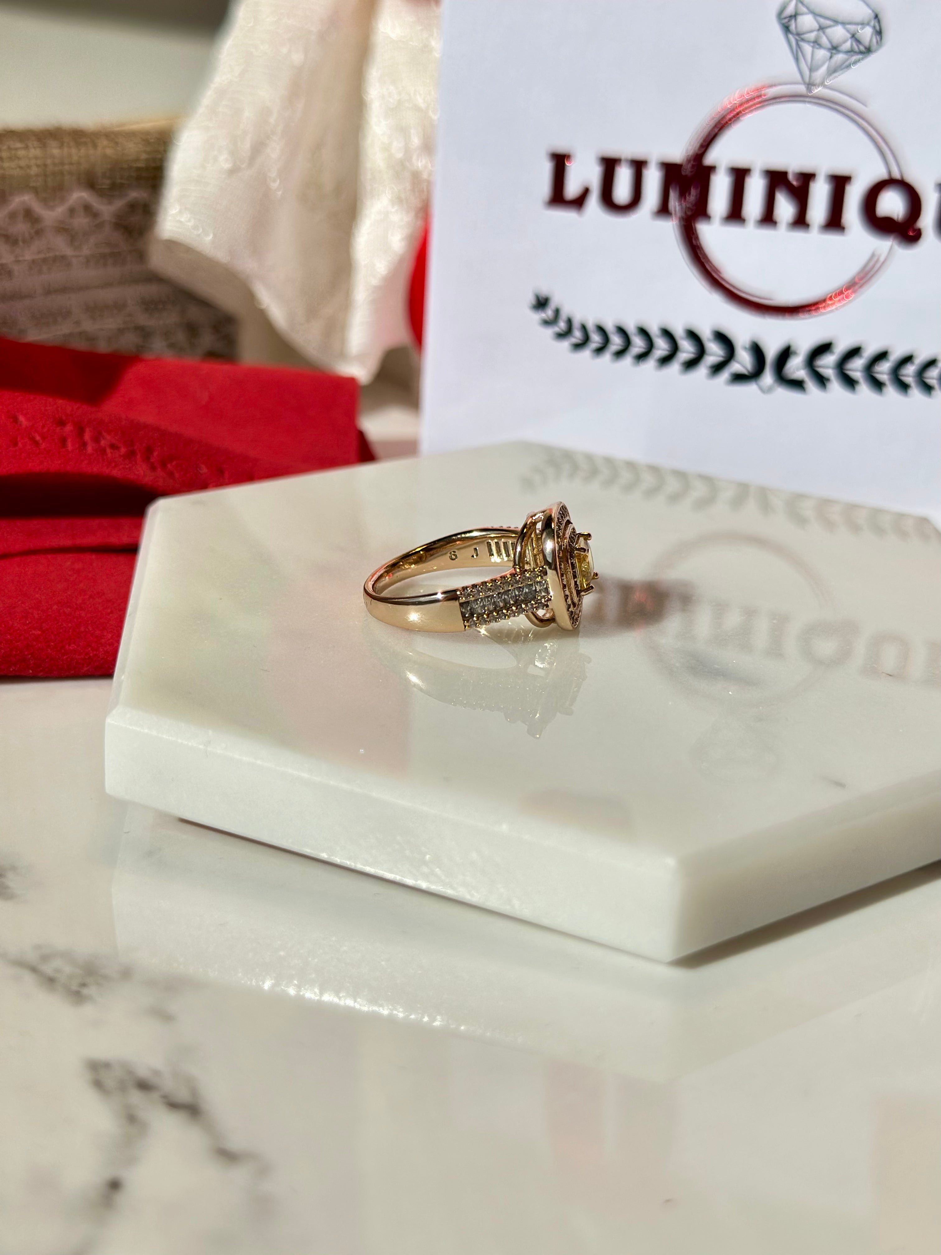 Elegant Gold Stone Ring (18K PVD Gold Plated)