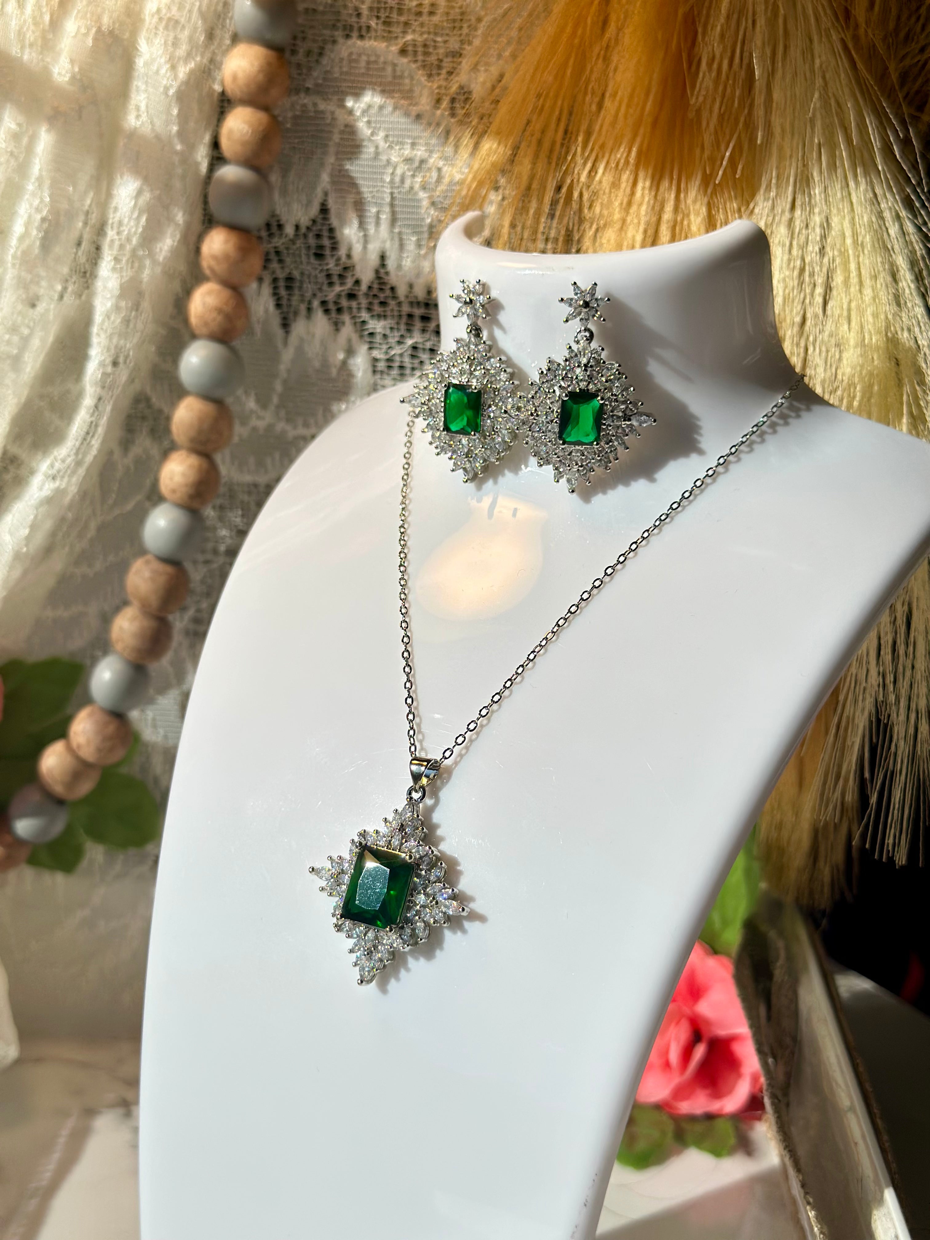 Exquisite Green Stone Set (Platinum Plated)
